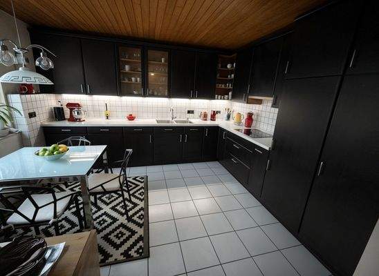 Küche 3 - (KI generiert)