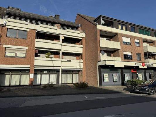 Außenansicht mit Balkon