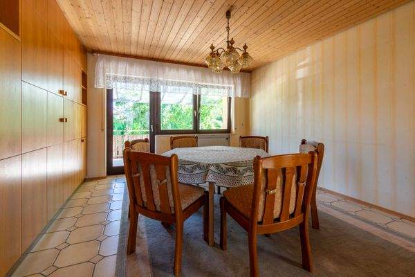 Rechtes Haus: Esszimmer