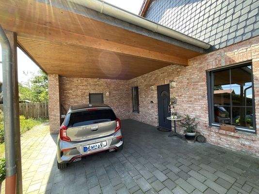 Hinterhaus - Carport