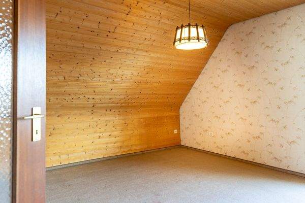 Handwerker-Projekt zur Renovierung (OKAL-Fertighaus mit PV-Anlage)