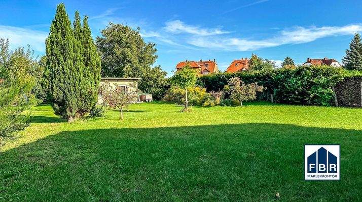 Gartenansicht und Nebengelass