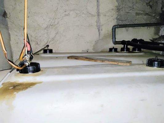 Öltanks im Nebengeb.