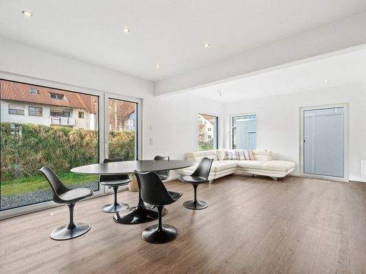 Großzügiger Wohn- und Essbereich