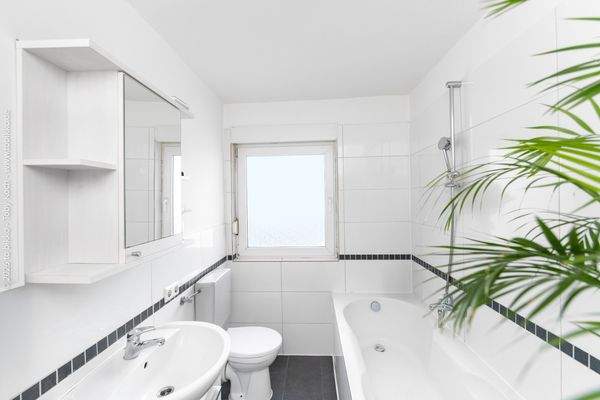 Hinterhaus - Wohnung EG Badezimmer