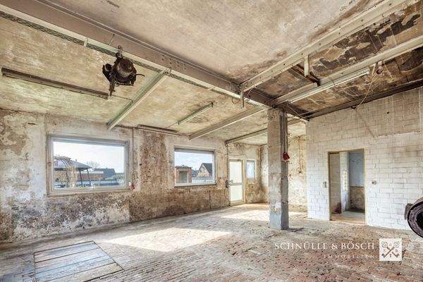 Perfekte Werkstatt für Bastler oder Gewerbetreibende