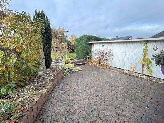 Freisitz Schuppen hinter der Garage