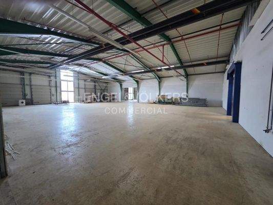 Produktions- und Lagerhalle