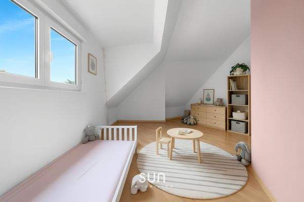 GERÄUMIGES KINDERZIMMER (visualisiert)