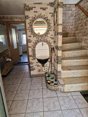 Flur im Erdgeschoss mit Treppenaufgang zum Obergeschoss