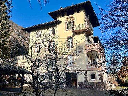 Altbauvilla mit großzügigem Privatgrundstück in Pfatten - Südtirol