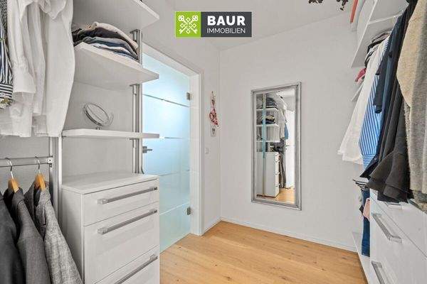 Ankleide mit Zugang in Hauptbad