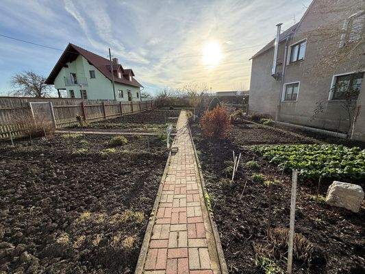 Garten zum Objekt