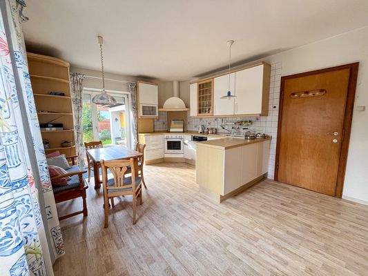 Küche mit Essbereich