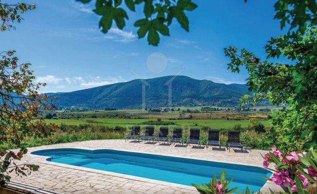 Pool mit fabelhaftem Ausblick