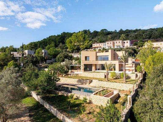 Moderne Villa mit Blick auf den Golfplatz zu verkaufen in Pollensa, Mallorca