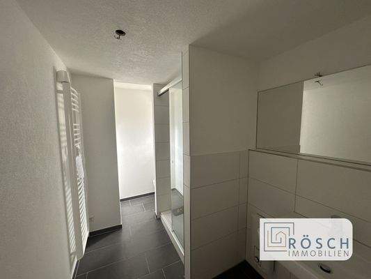 Badezimmer mit Dusche und WC