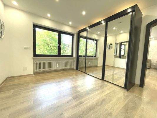 mit optionalem Schwebetürenschrank