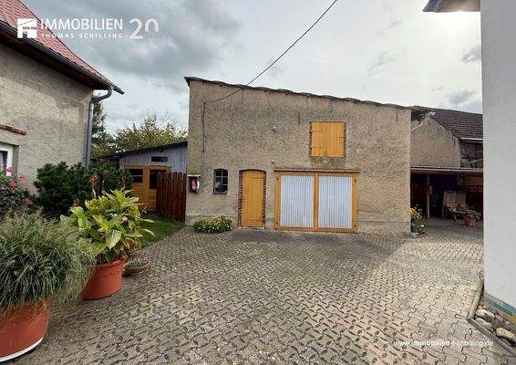 DHH2567 • Garage mit Abstellraum