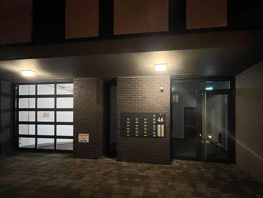 Haus-Eingang / Abend