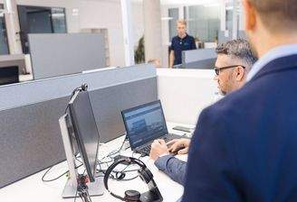 Moderne Arbeitsplätze mit Schallschutz