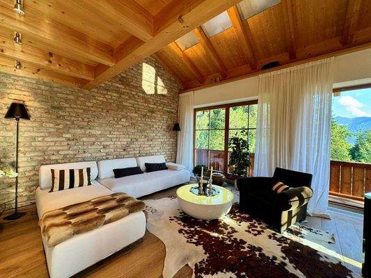 Alpen-Immo_Chalet_Schliersee_Wohnzimmer_Abendlicht