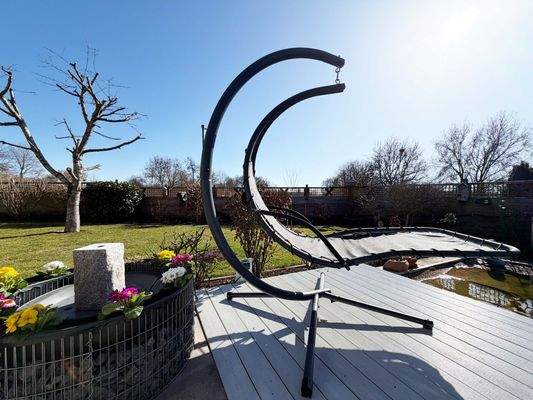 Außenbereich Terrasse: Lauschige Plätzchen schaffen entspannte Momente mit Blick ins Grün