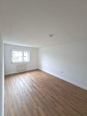 Leeres Zimmer mit Fenster