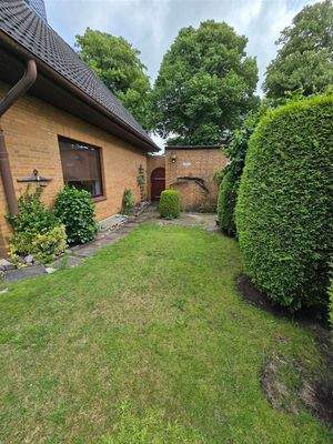 Garage und Durchgang hinten