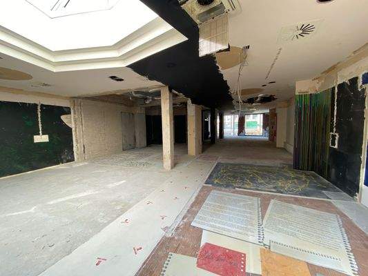 Großzügige Fläche mit Oberlicht