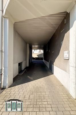 Durchfahrt zu den Parkplätzen
