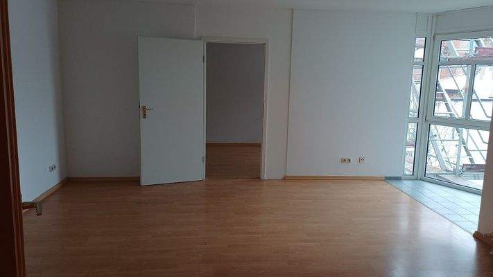 Wohnzimmer mit Wintergarten.jpg