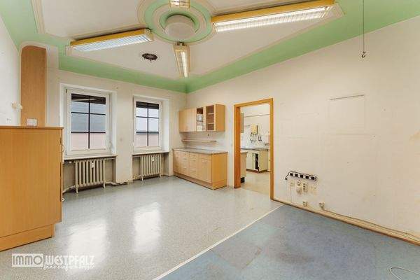 Zimmer Praxis EG links