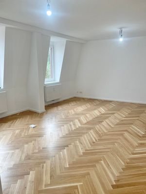 Wohnzimmer m. offener Küche.jpg