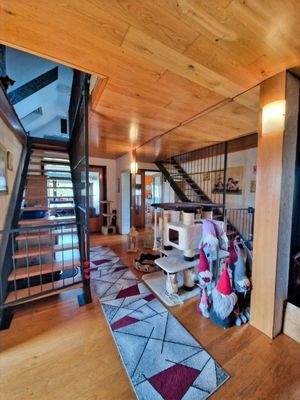 Diele mit Aufgang in die 2. Etage