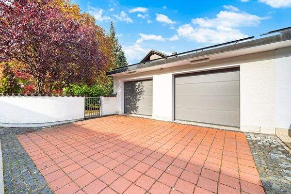 Doppelgarage mit PV Anlage