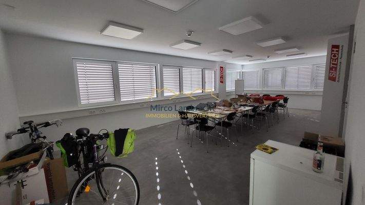 Großer Besprechungsraum oder auch Großraumbüro