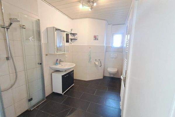 Bad mit ebenerdiger Dusche