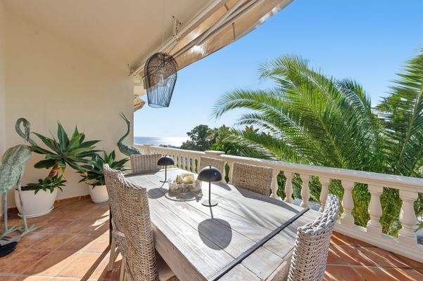 Outdoor dining area in villa in Costa d'en Blanes 3