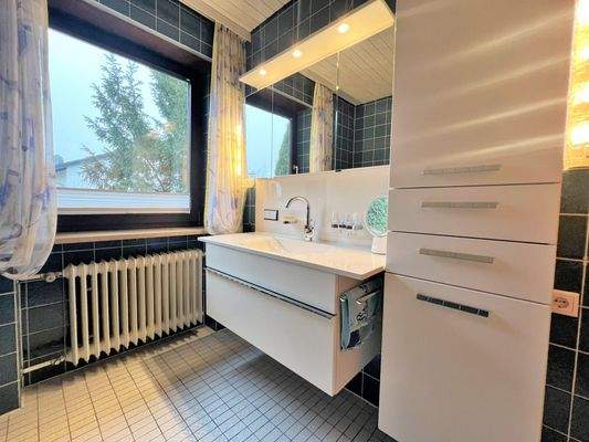 Neuer Waschtisch mit Schrank 2023