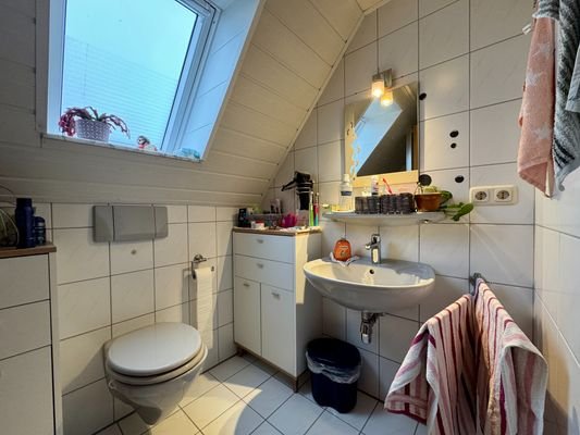 Badezimmer im DG (OG WHG rechts)