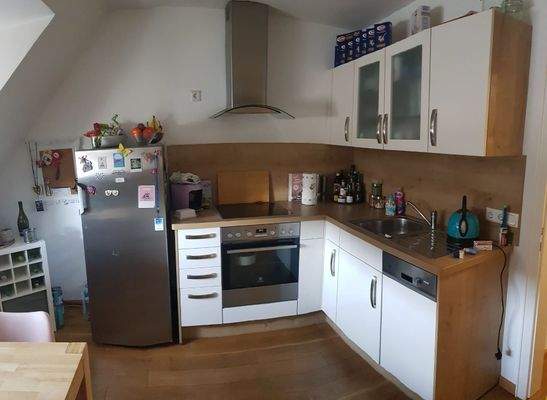 Küche mit Einbauküche