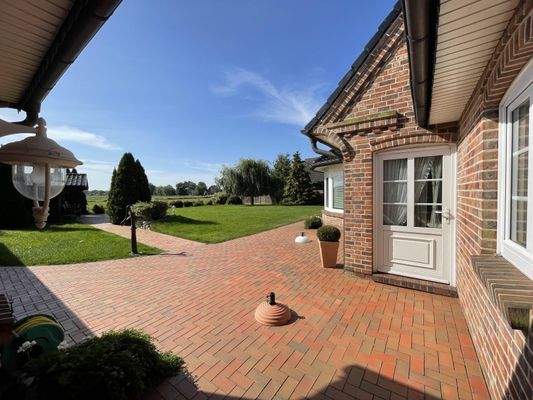 Großzügige Terrassenfläche - Perfekt zum Sonnen!