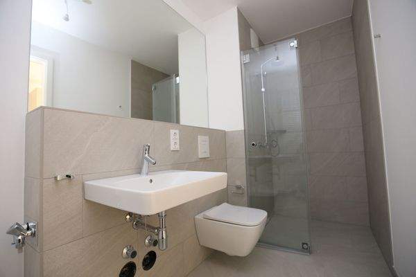 Markenbad mit Dusche