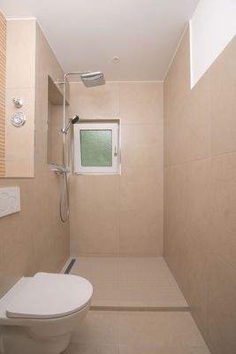 Bad mit ebenerdiger Dusche