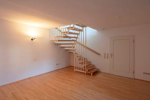 Treppe in das Untergeschosss