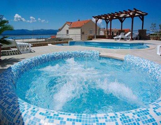 Pool & Meerblick: Traumhaft