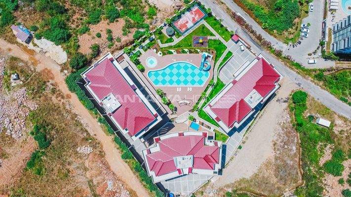 Flats in a Secure Complex with Swimming Pools in Kestel Alanya