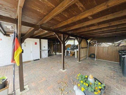 Großer Carport mit 3 Stellplätzen