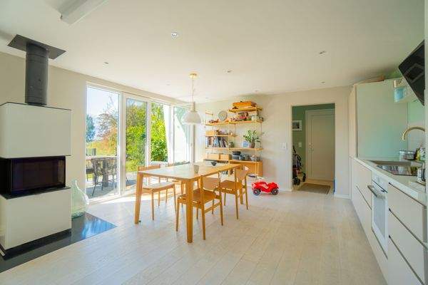 Bungalow 2 - Wohnraum mit Einbauküche